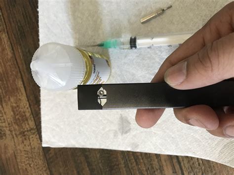 Refill pods leaking from bottom : r/juul